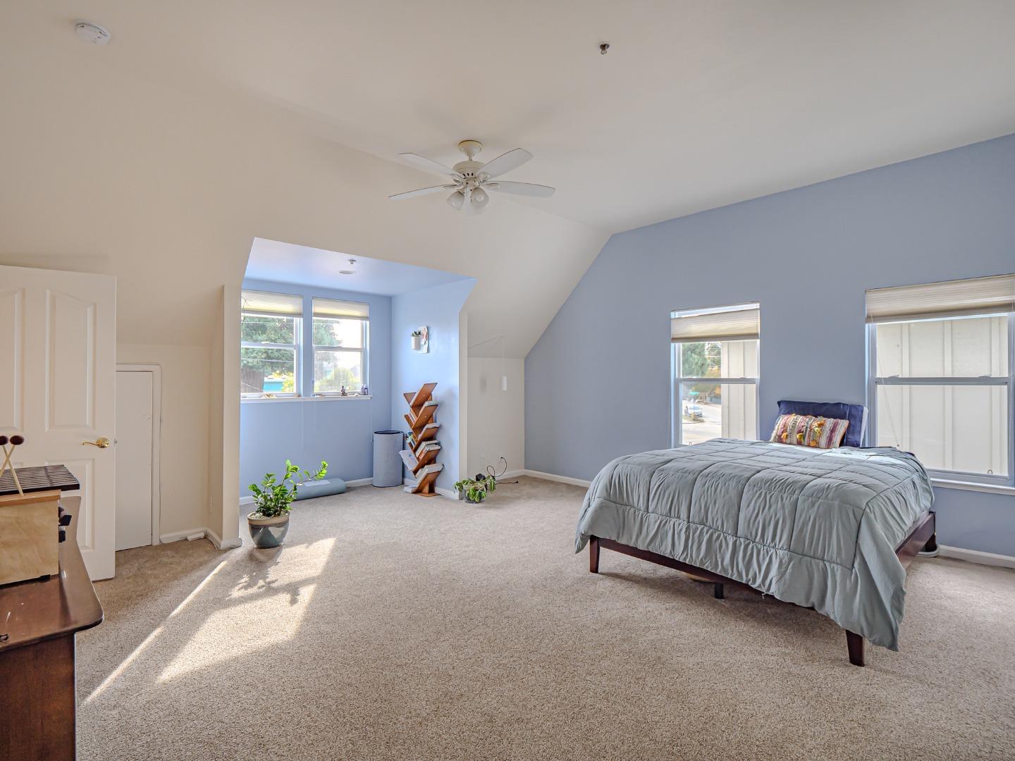 Detail Gallery Image 16 of 57 For 106 Clinton St, Santa Cruz,  CA 95062 - 5 Beds | 4/1 Baths