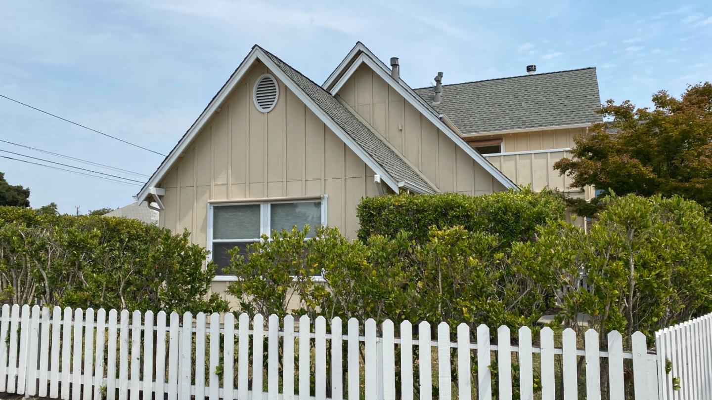 Detail Gallery Image 2 of 57 For 106 Clinton St, Santa Cruz,  CA 95062 - 5 Beds | 4/1 Baths