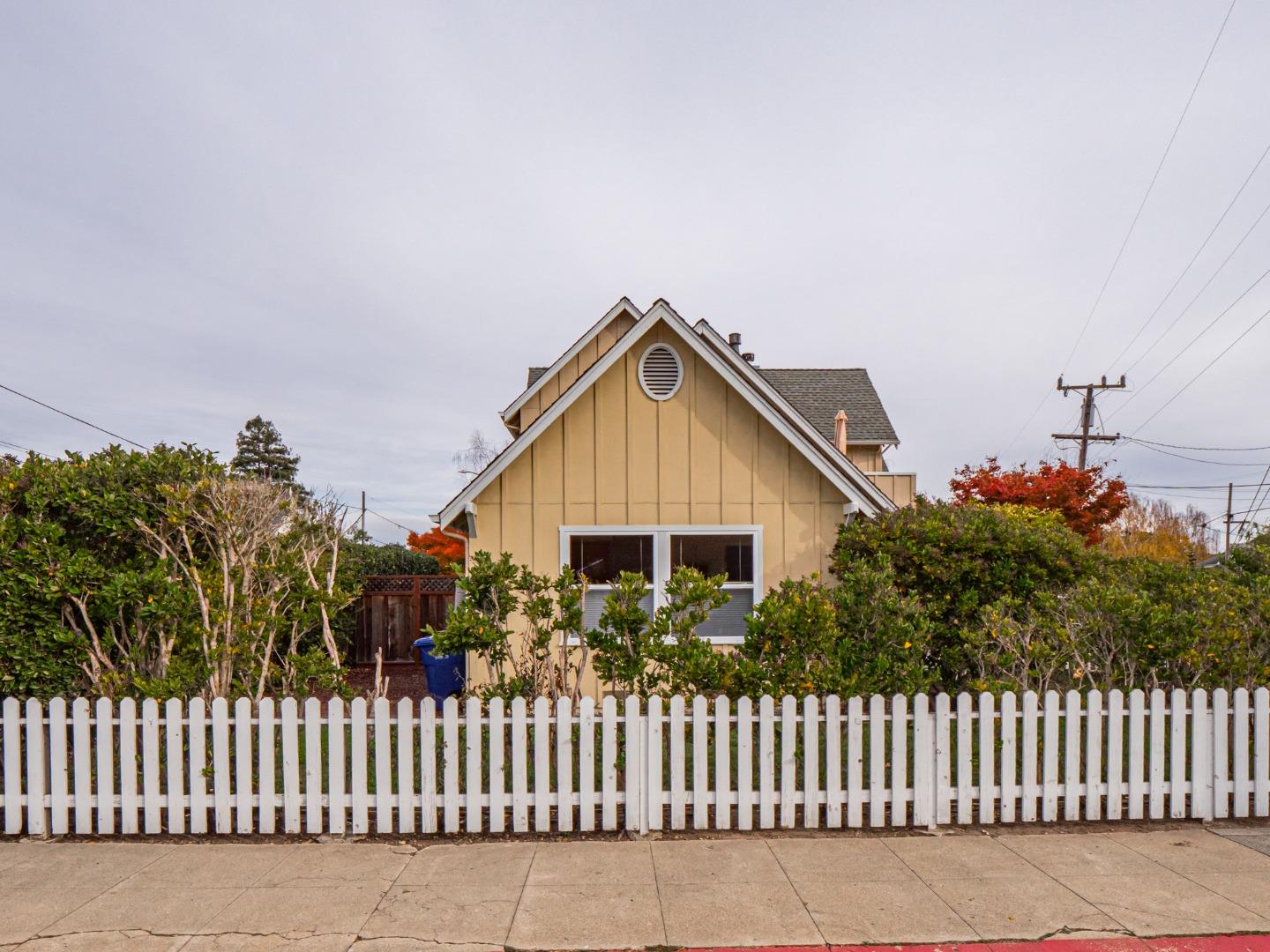 Detail Gallery Image 42 of 57 For 106 Clinton St, Santa Cruz,  CA 95062 - 5 Beds | 4/1 Baths