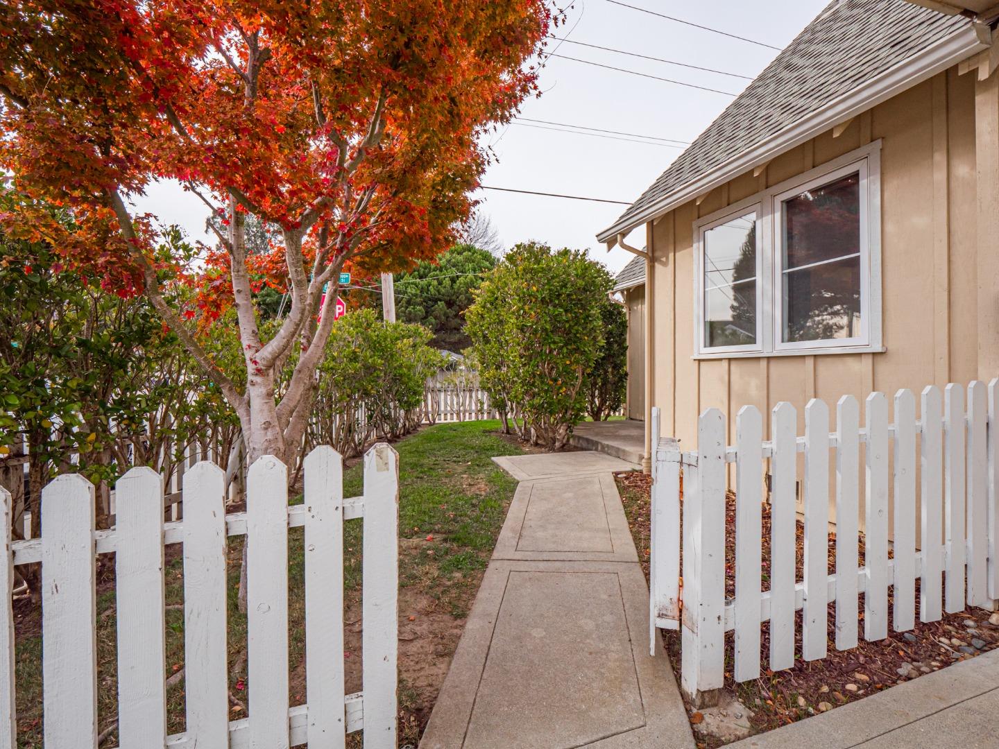 Detail Gallery Image 45 of 57 For 106 Clinton St, Santa Cruz,  CA 95062 - 5 Beds | 4/1 Baths