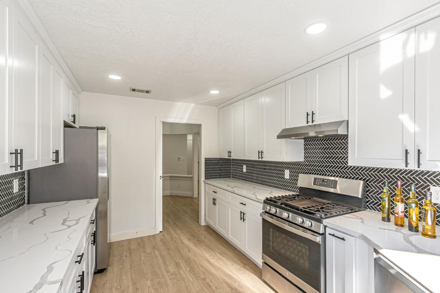 Detail Gallery Image 10 of 52 For 551 Oroville Rd, Milpitas,  CA 95035 - 4 Beds | 2/1 Baths