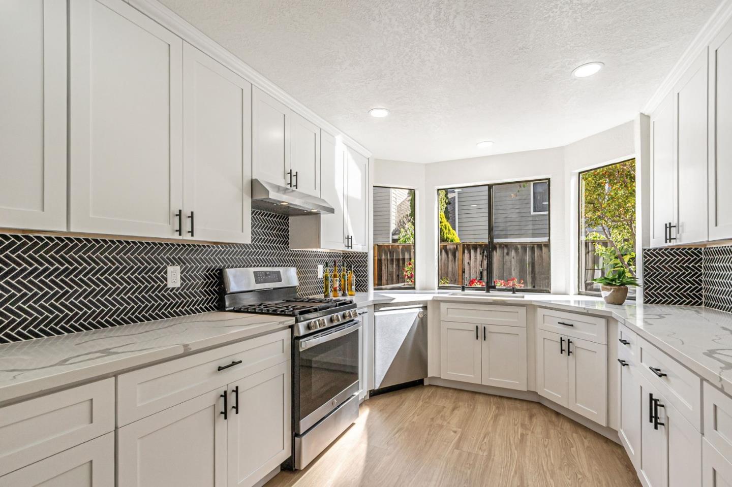 Detail Gallery Image 9 of 52 For 551 Oroville Rd, Milpitas,  CA 95035 - 4 Beds | 2/1 Baths