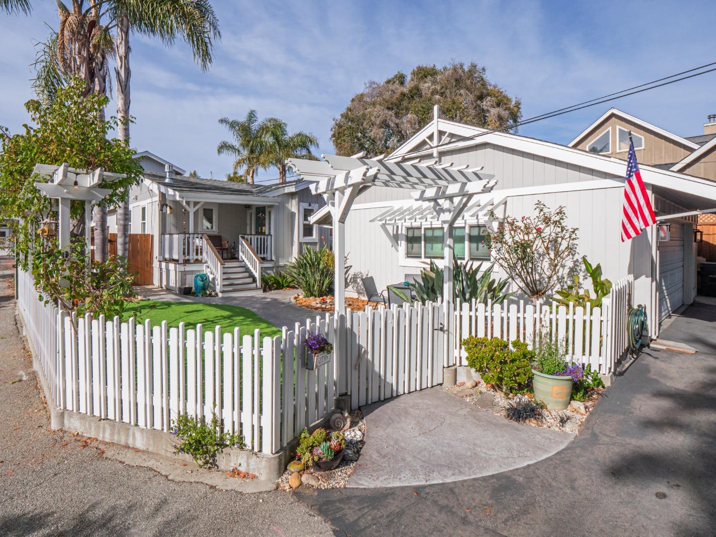 Detail Gallery Image 4 of 62 For 2735 Monterey Ave, Soquel,  CA 95073 - 3 Beds | 2/1 Baths