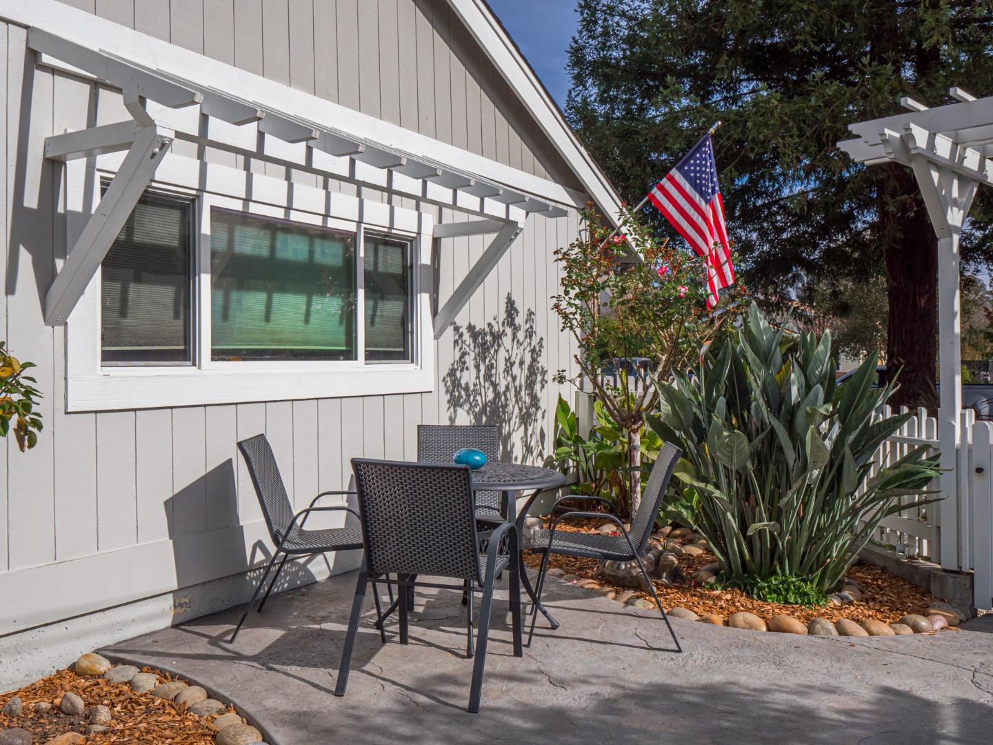 Detail Gallery Image 8 of 62 For 2735 Monterey Ave, Soquel,  CA 95073 - 3 Beds | 2/1 Baths