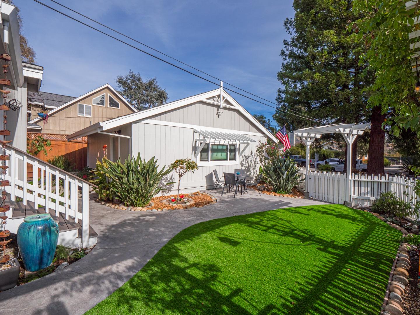 Detail Gallery Image 9 of 62 For 2735 Monterey Ave, Soquel,  CA 95073 - 3 Beds | 2/1 Baths