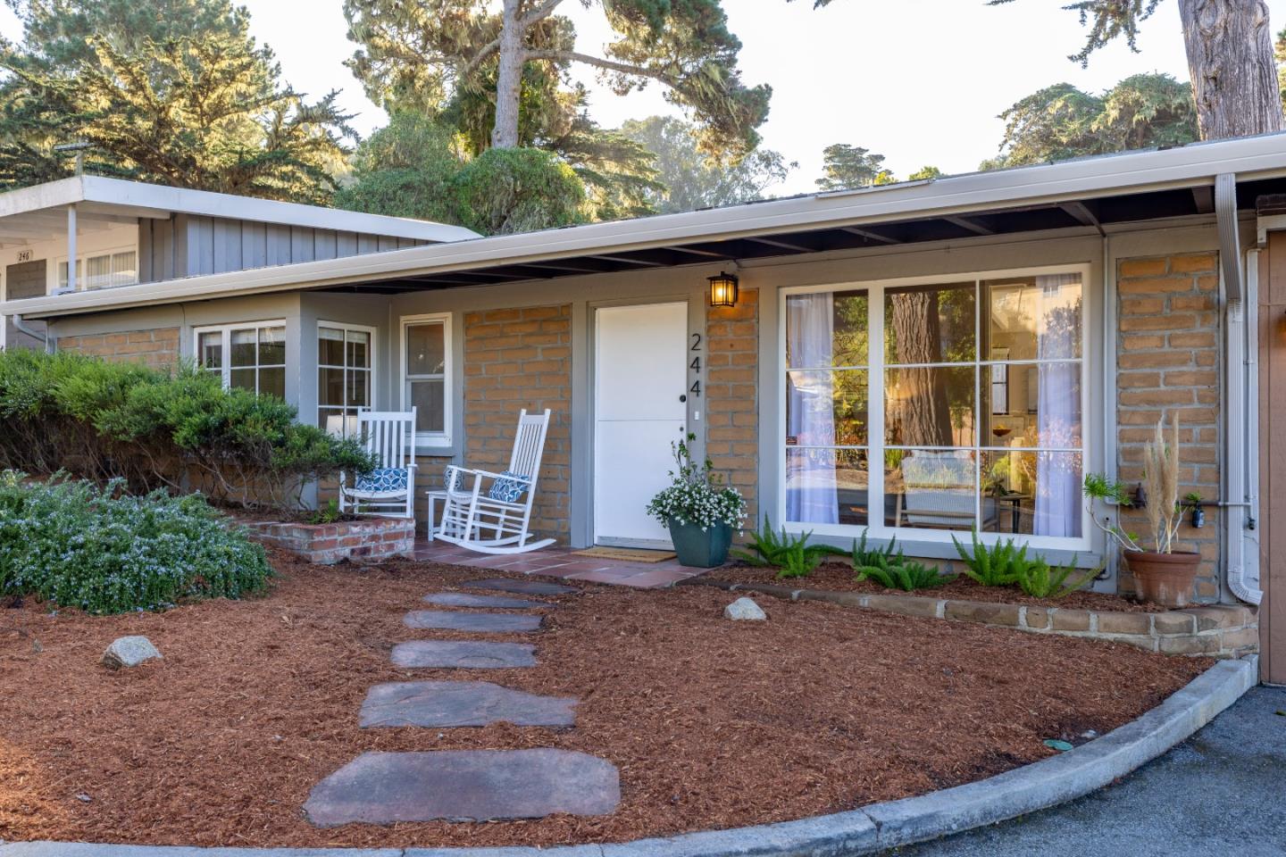 Detail Gallery Image 3 of 20 For 244 Grove Acre Ave, Pacific Grove,  CA 93950 - 2 Beds | 1 Baths