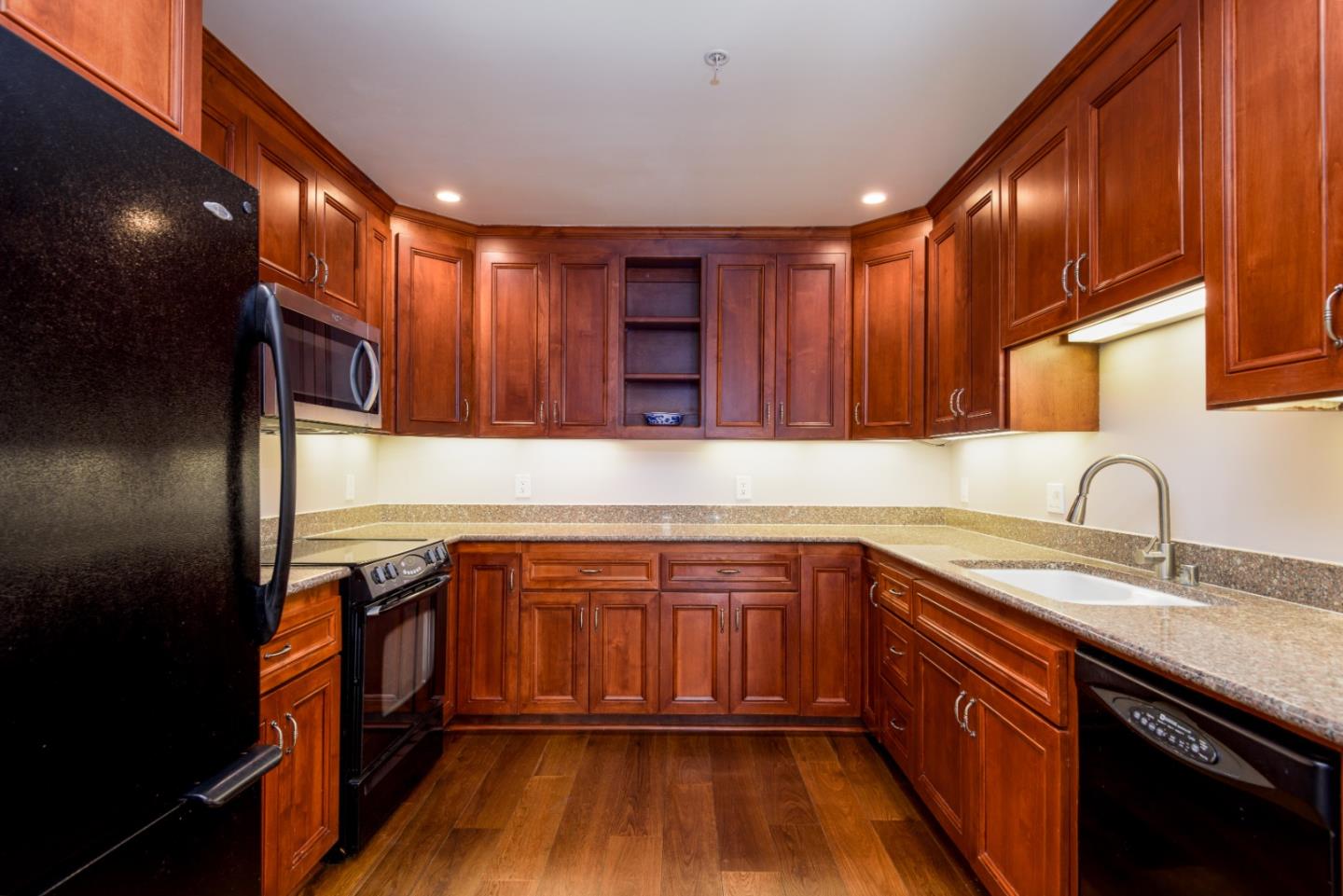Detail Gallery Image 9 of 27 For 10 Crystal Springs Rd #1405,  San Mateo,  CA 94402 - 2 Beds | 2 Baths