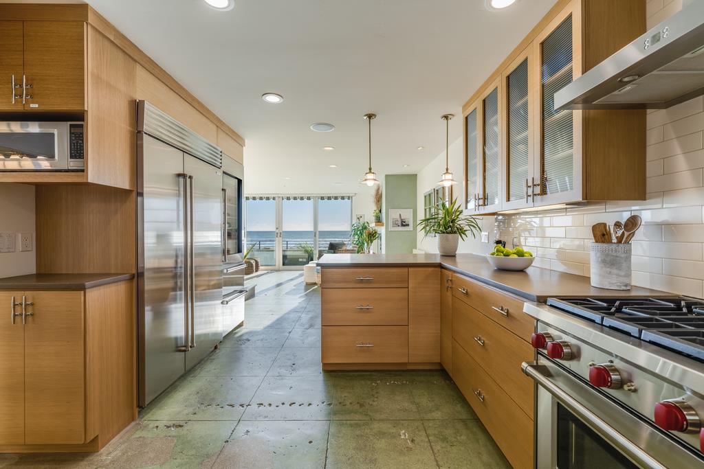 Detail Gallery Image 3 of 56 For 335 Beach Dr, Aptos,  CA 95003 - 3 Beds | 3 Baths