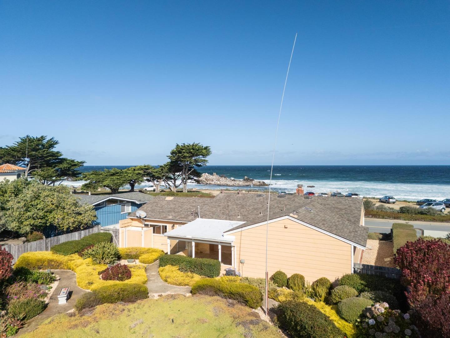 Detail Gallery Image 31 of 36 For 1261 Ocean View Blvd, Pacific Grove,  CA 93950 - 3 Beds | 2 Baths