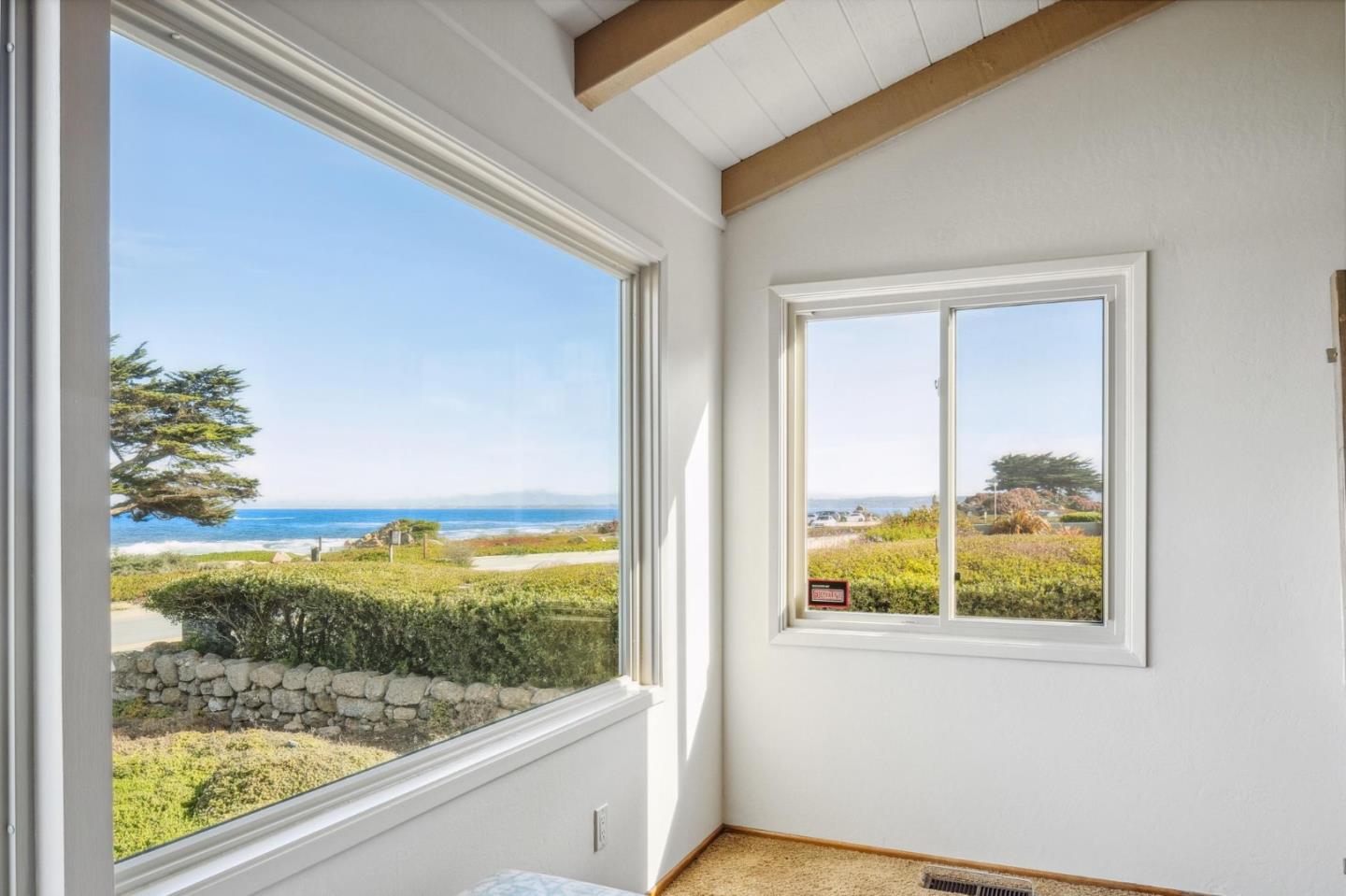 Detail Gallery Image 7 of 36 For 1261 Ocean View Blvd, Pacific Grove,  CA 93950 - 3 Beds | 2 Baths