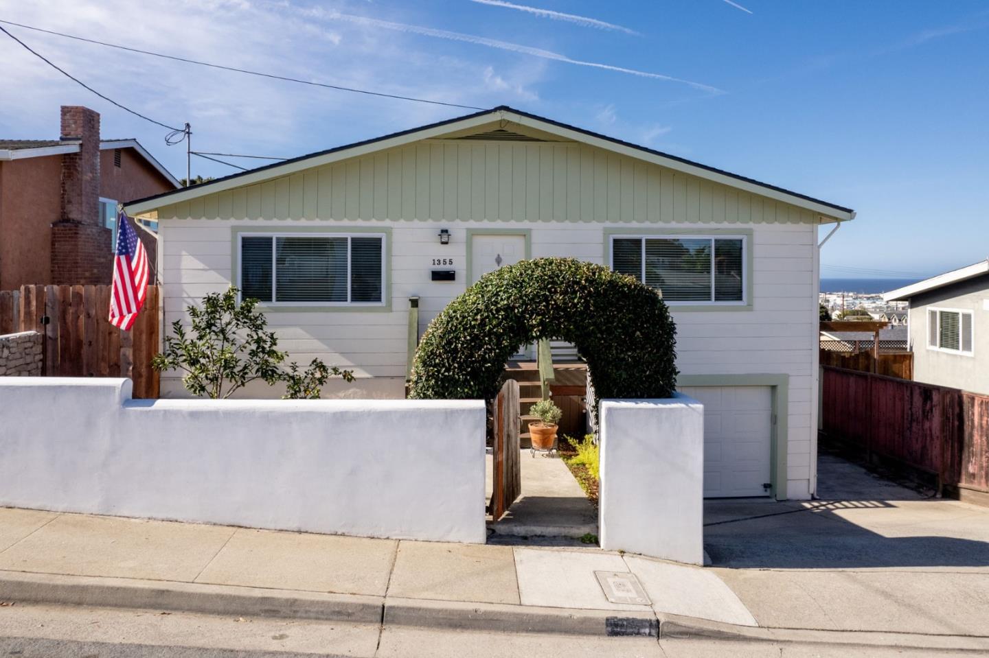 Detail Gallery Image 1 of 35 For 1355 Harding St, Seaside,  CA 93955 - 5 Beds | 3 Baths