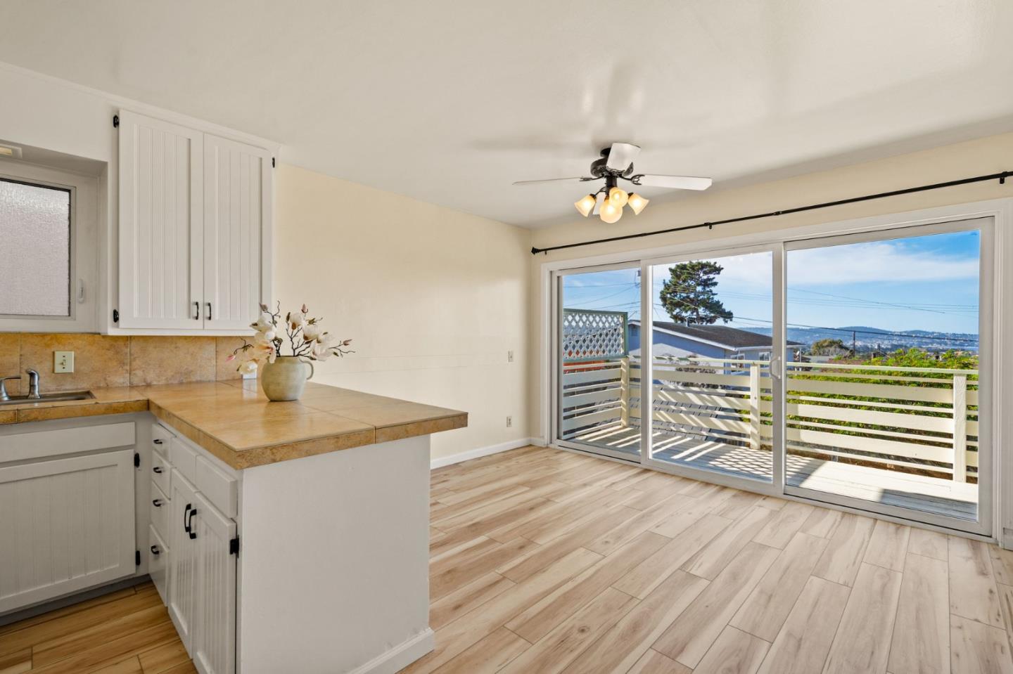 Detail Gallery Image 6 of 35 For 1355 Harding St, Seaside,  CA 93955 - 5 Beds | 3 Baths