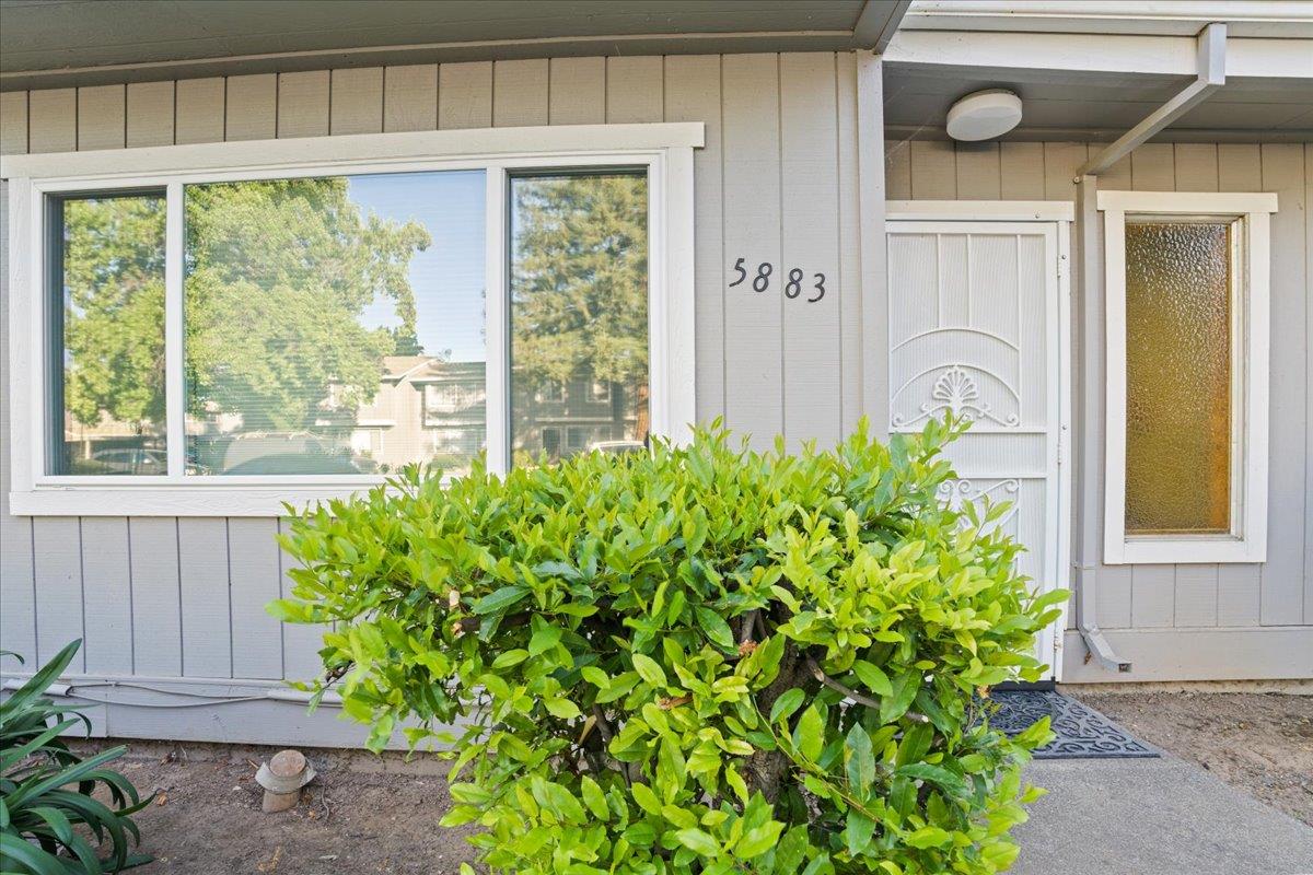 Detail Gallery Image 1 of 1 For 5883 Bamford Dr, Sacramento,  CA 95823 - 3 Beds | 1/1 Baths