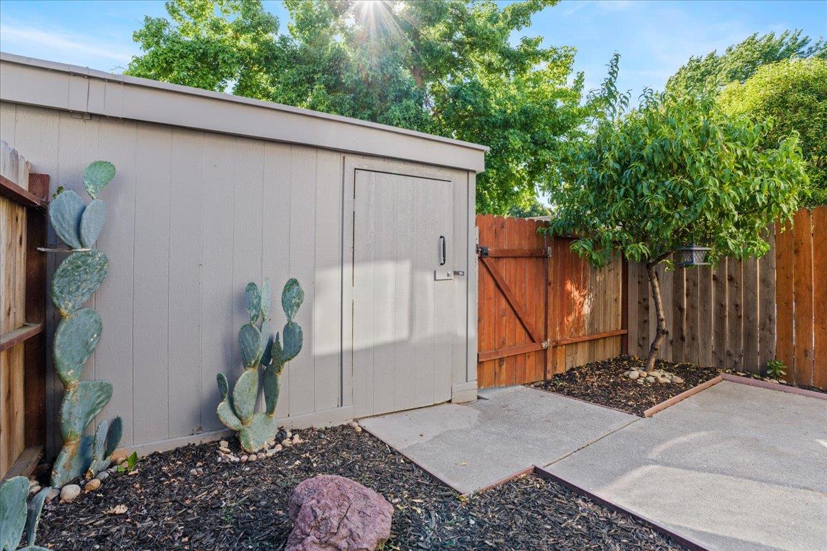 Detail Gallery Image 47 of 54 For 5883 Bamford Dr, Sacramento,  CA 95823 - 3 Beds | 1/1 Baths