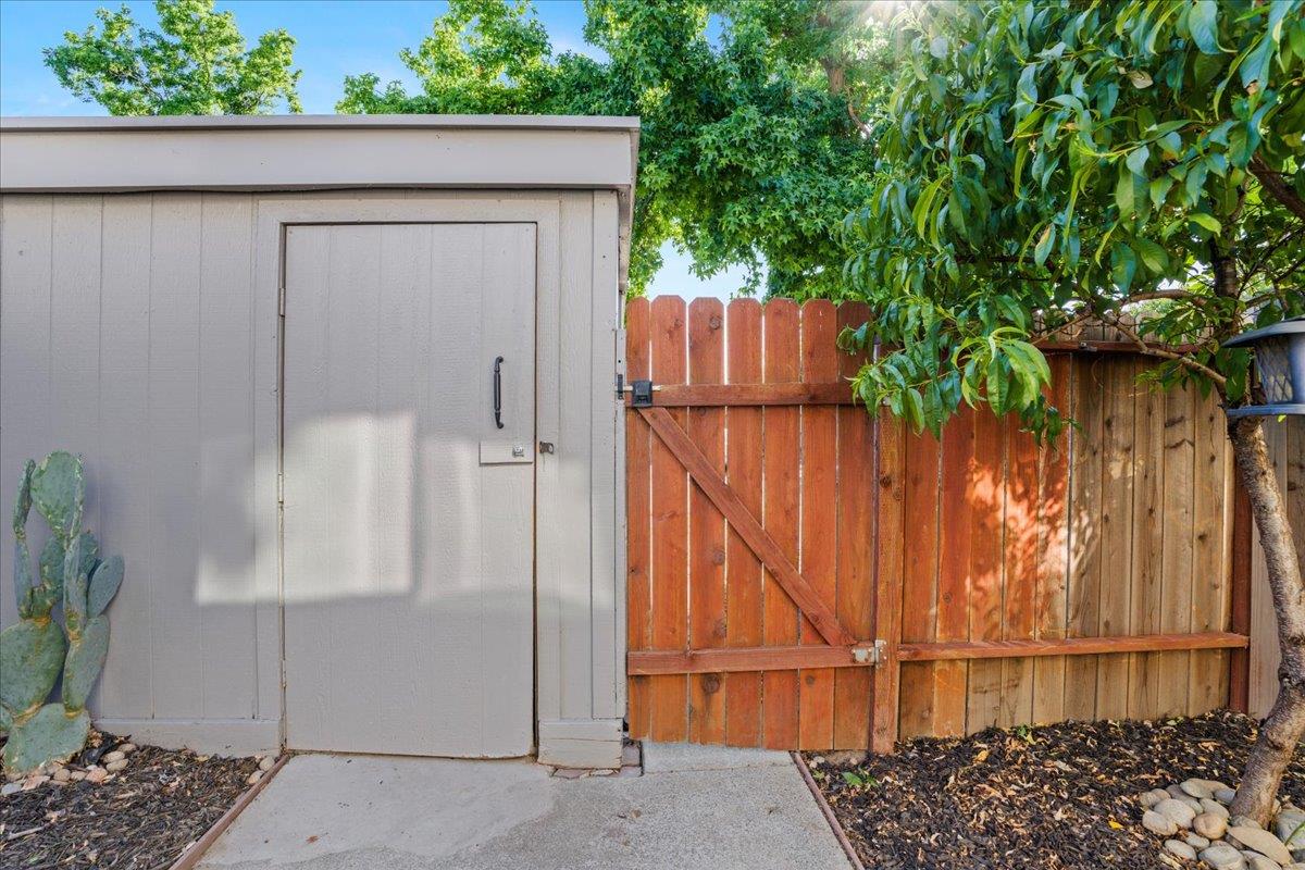 Detail Gallery Image 48 of 54 For 5883 Bamford Dr, Sacramento,  CA 95823 - 3 Beds | 1/1 Baths