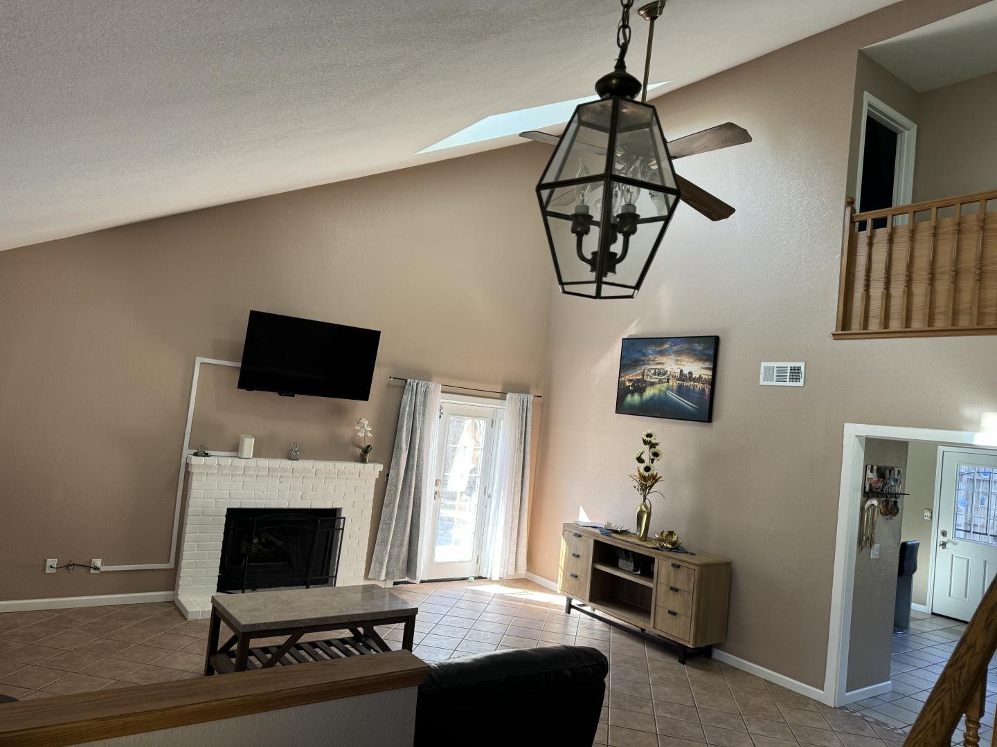 Detail Gallery Image 4 of 32 For 573 Cedarwood Ct, Los Banos,  CA 93635 - 4 Beds | 2/1 Baths