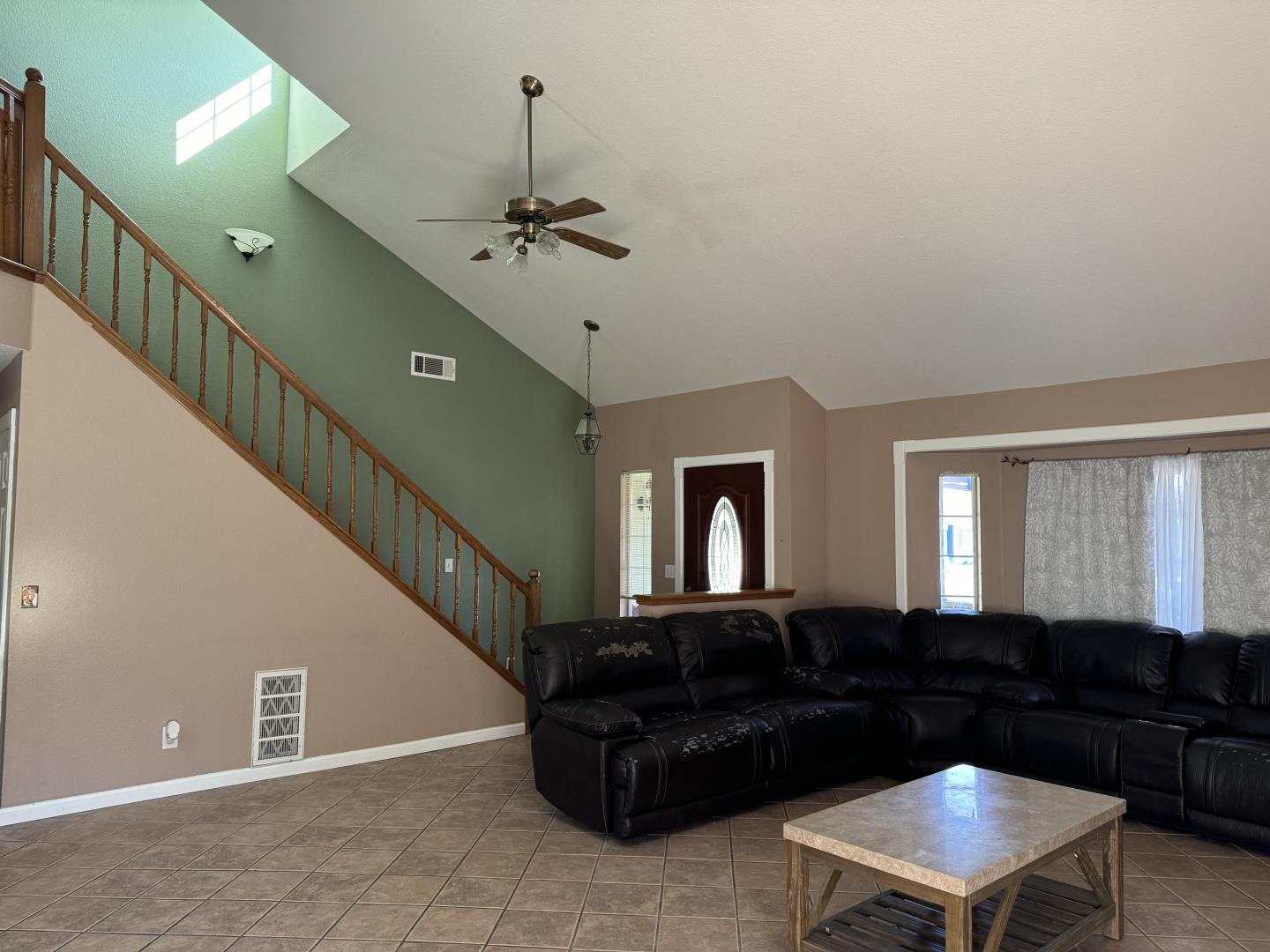 Detail Gallery Image 5 of 32 For 573 Cedarwood Ct, Los Banos,  CA 93635 - 4 Beds | 2/1 Baths