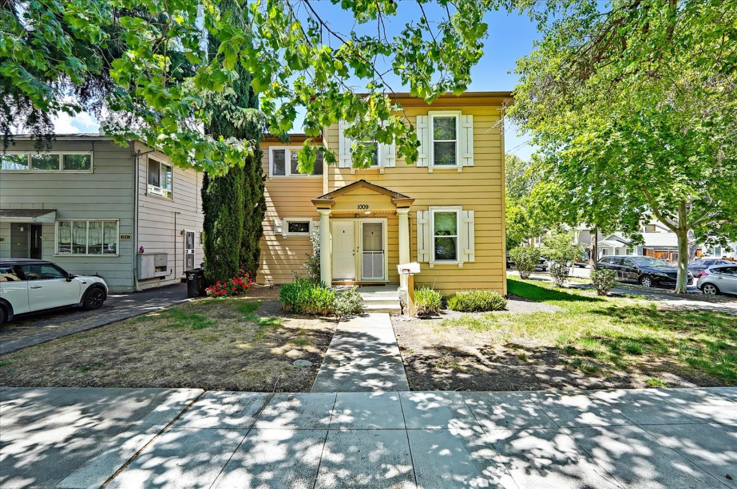 Detail Gallery Image 1 of 1 For 1009 Mckendrie St a,  San Jose,  CA 95126 - 2 Beds | 1 Baths