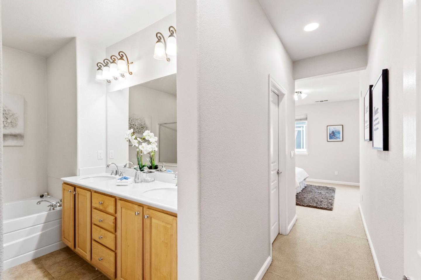 Detail Gallery Image 14 of 38 For 905 Alegre Pl, San Jose,  CA 95126 - 2 Beds | 2/1 Baths