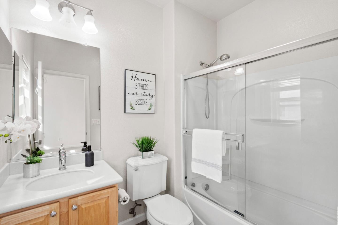 Detail Gallery Image 19 of 38 For 905 Alegre Pl, San Jose,  CA 95126 - 2 Beds | 2/1 Baths