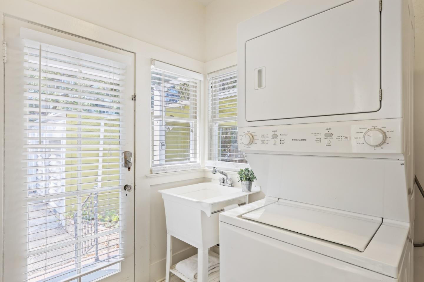 Detail Gallery Image 16 of 19 For 132 Emerson St, Palo Alto,  CA 94301 - 2 Beds | 1/1 Baths