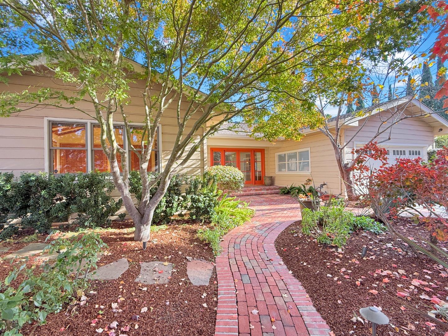 Detail Gallery Image 1 of 38 For 335 Claremont Way, Menlo Park,  CA 94025 - 3 Beds | 2/1 Baths