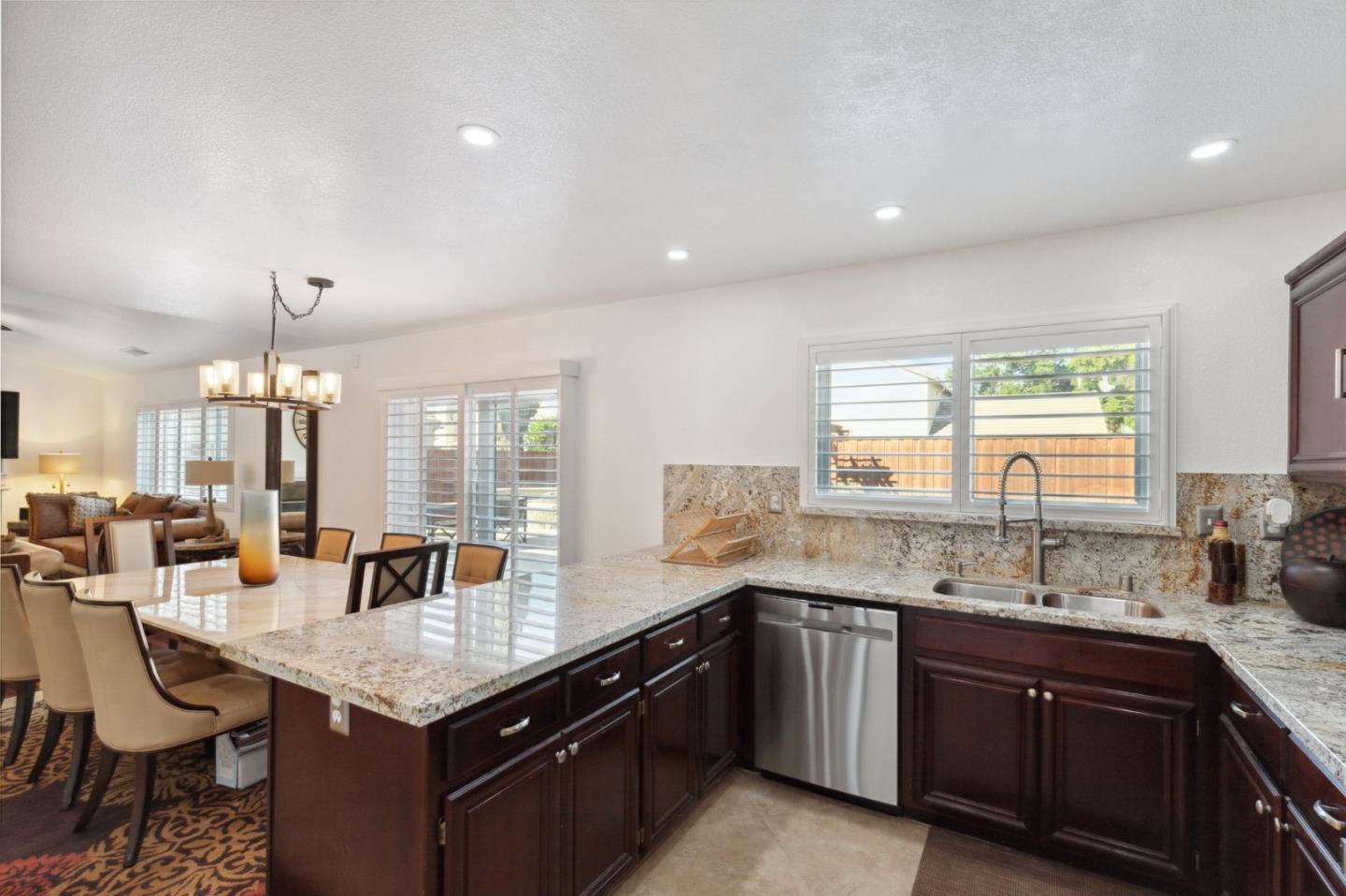 Detail Gallery Image 13 of 41 For 2047 William Moss Blvd, Stockton,  CA 95206 - 3 Beds | 2/1 Baths