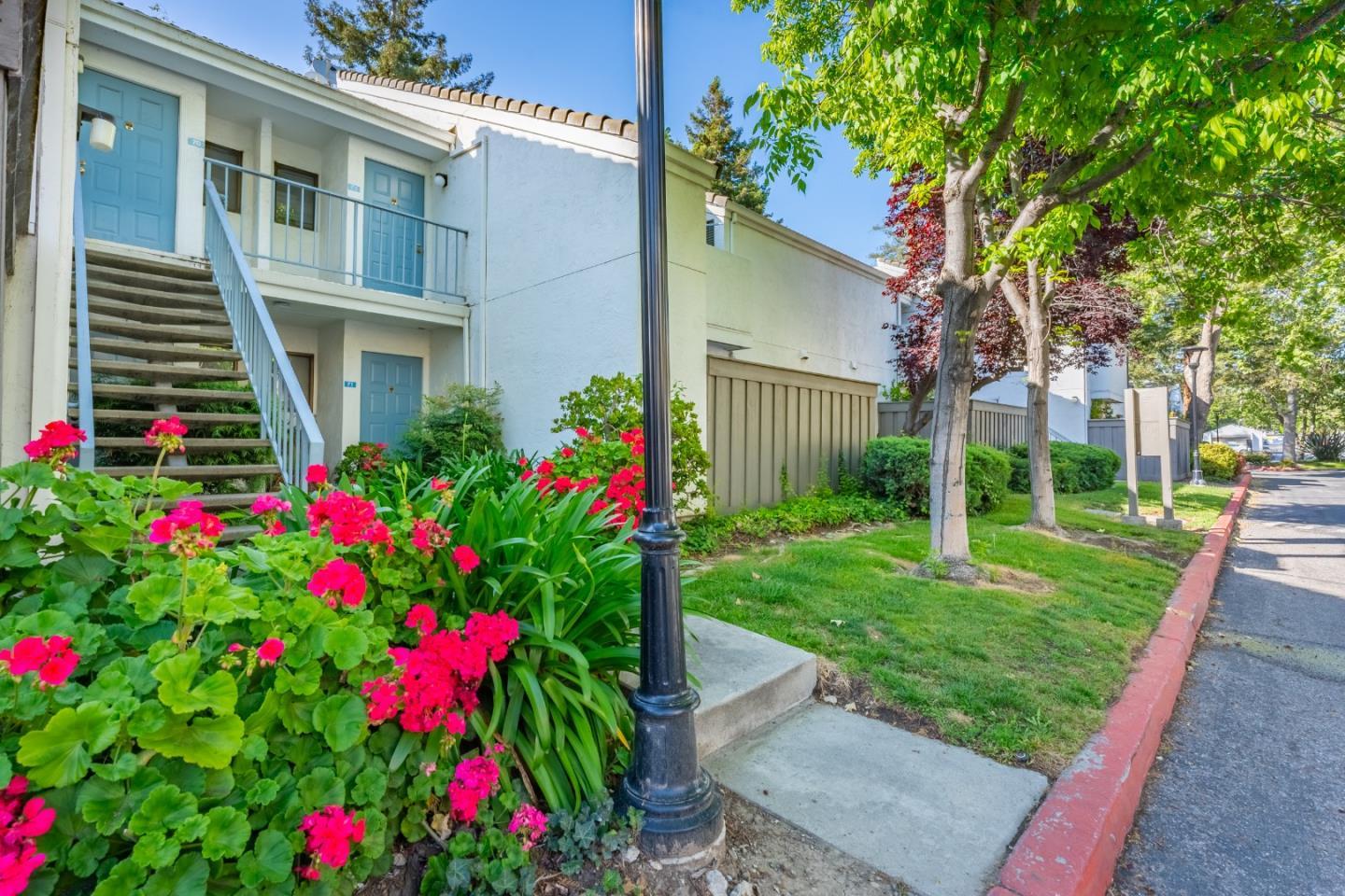 Detail Gallery Image 1 of 20 For 1055 N Capitol Ave #72,  San Jose,  CA 95133 - 1 Beds | 1 Baths