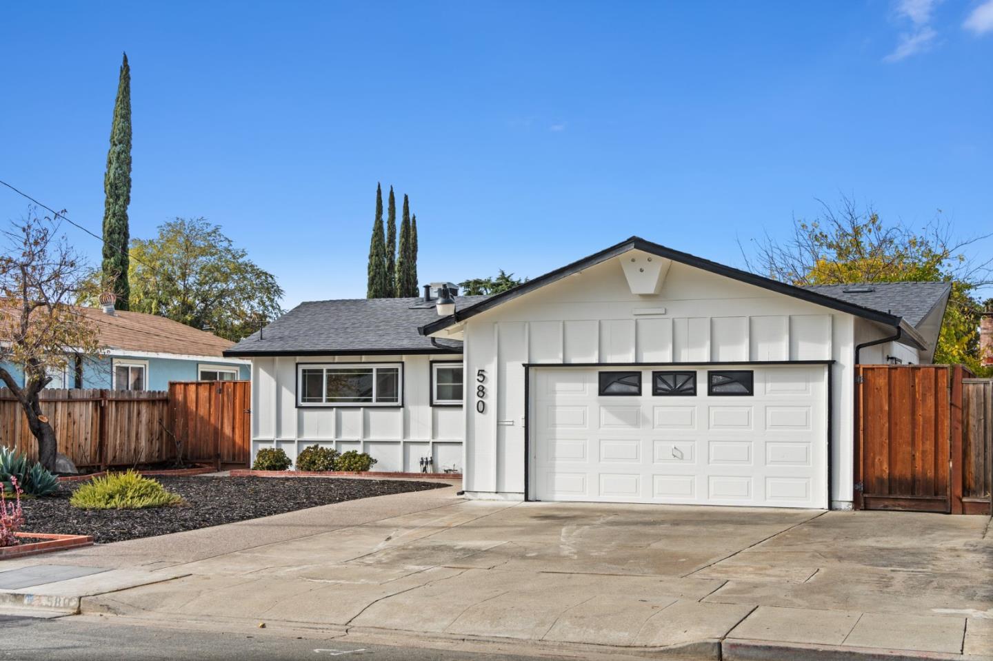 Detail Gallery Image 3 of 36 For 580 Nightingale St, Livermore,  CA 94551 - 4 Beds | 2 Baths