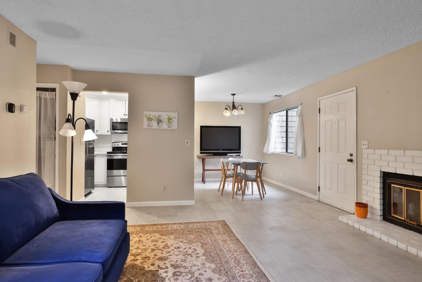 Detail Gallery Image 6 of 28 For 5434 Makati Cir, San Jose,  CA 95123 - 1 Beds | 1 Baths