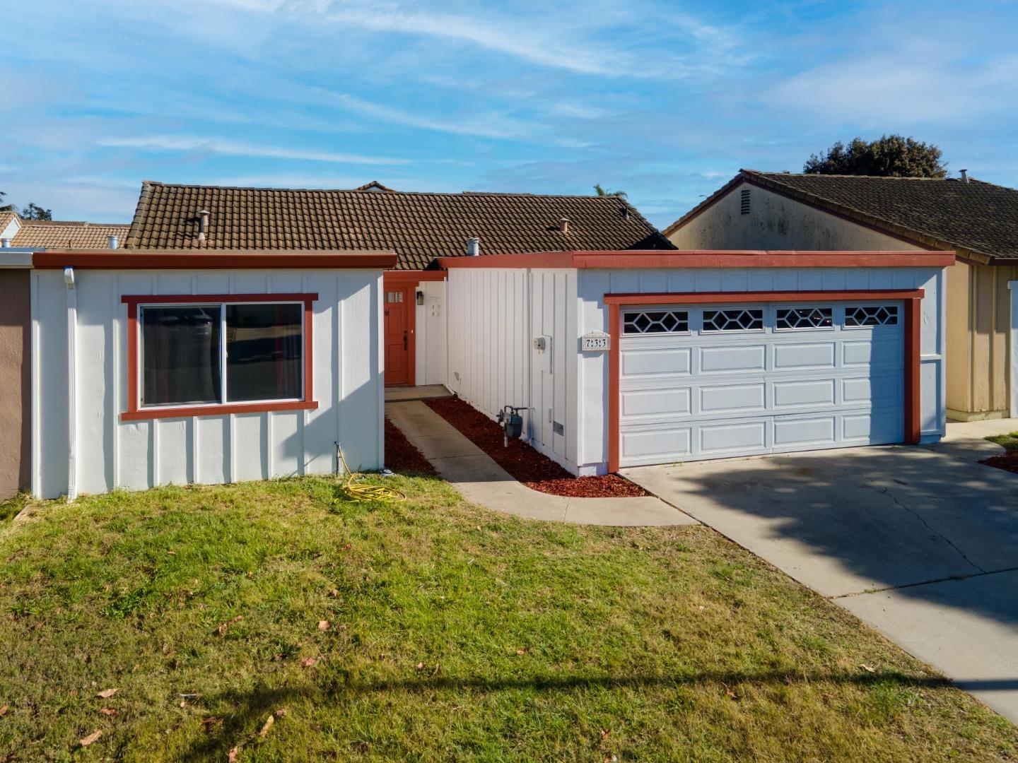 Detail Gallery Image 1 of 20 For 733 Alvarado Dr, Salinas,  CA 93907 - 2 Beds | 2 Baths