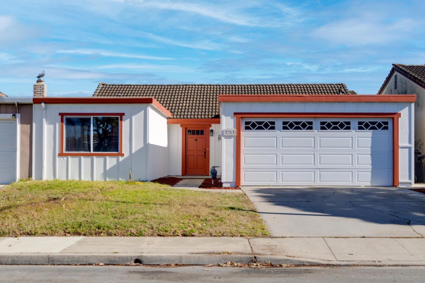 Detail Gallery Image 3 of 20 For 733 Alvarado Dr, Salinas,  CA 93907 - 2 Beds | 2 Baths