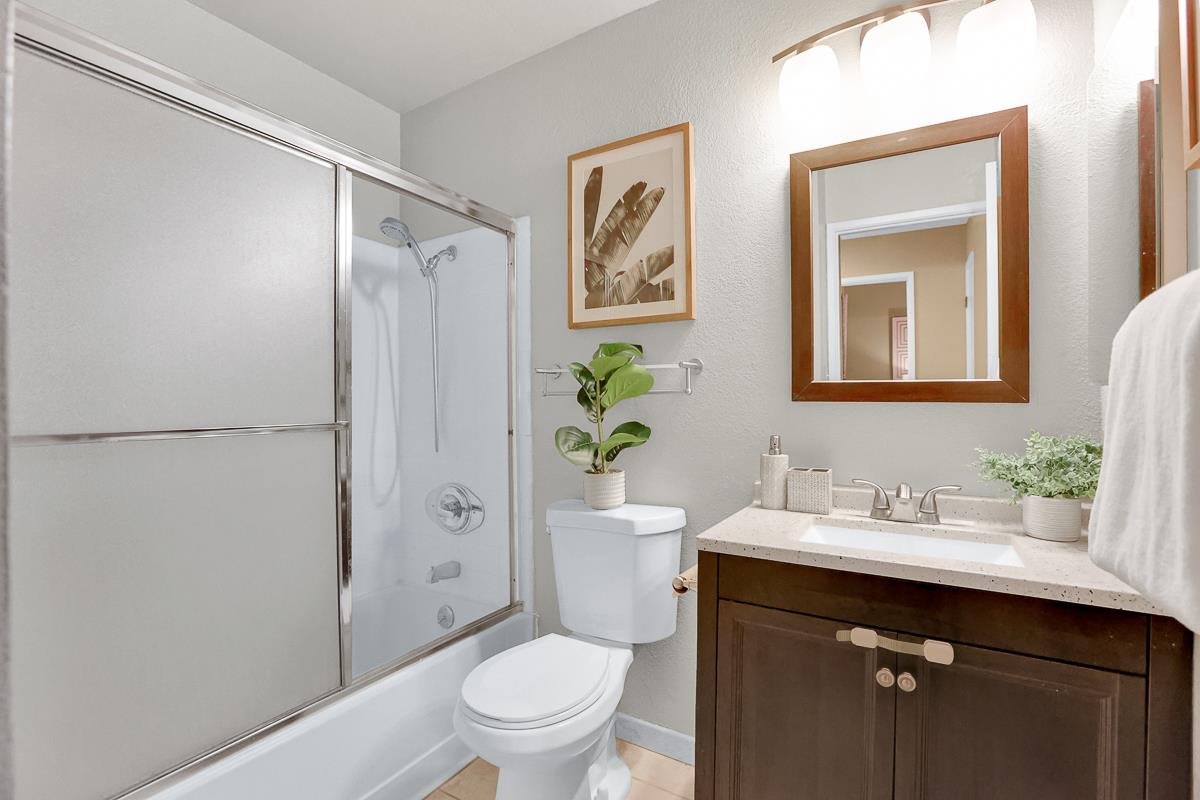 Detail Gallery Image 14 of 25 For 233 Shadow Dance Dr, San Jose,  CA 95110 - 2 Beds | 2 Baths