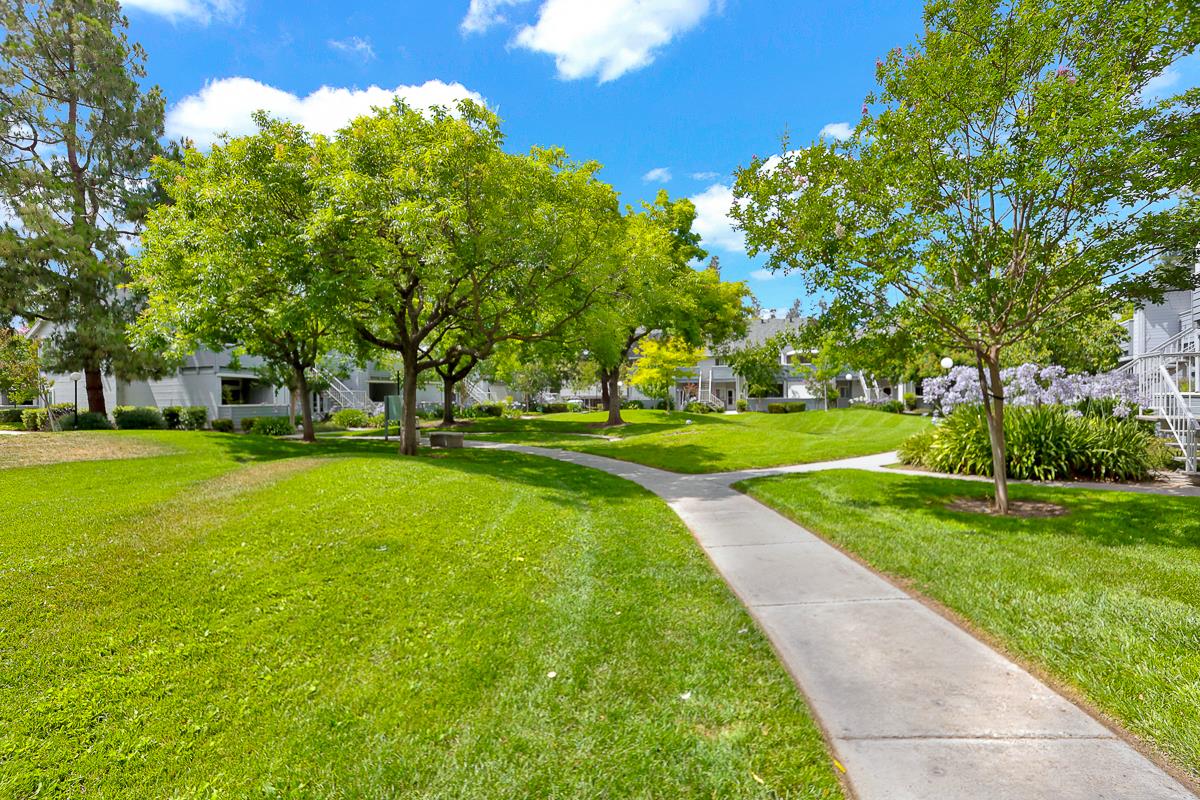 Detail Gallery Image 23 of 25 For 233 Shadow Dance Dr, San Jose,  CA 95110 - 2 Beds | 2 Baths