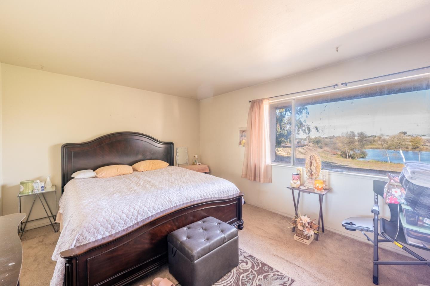 Detail Gallery Image 10 of 14 For 916 Acosta Plaza #36,  Salinas,  CA 93905 - 3 Beds | 1/1 Baths