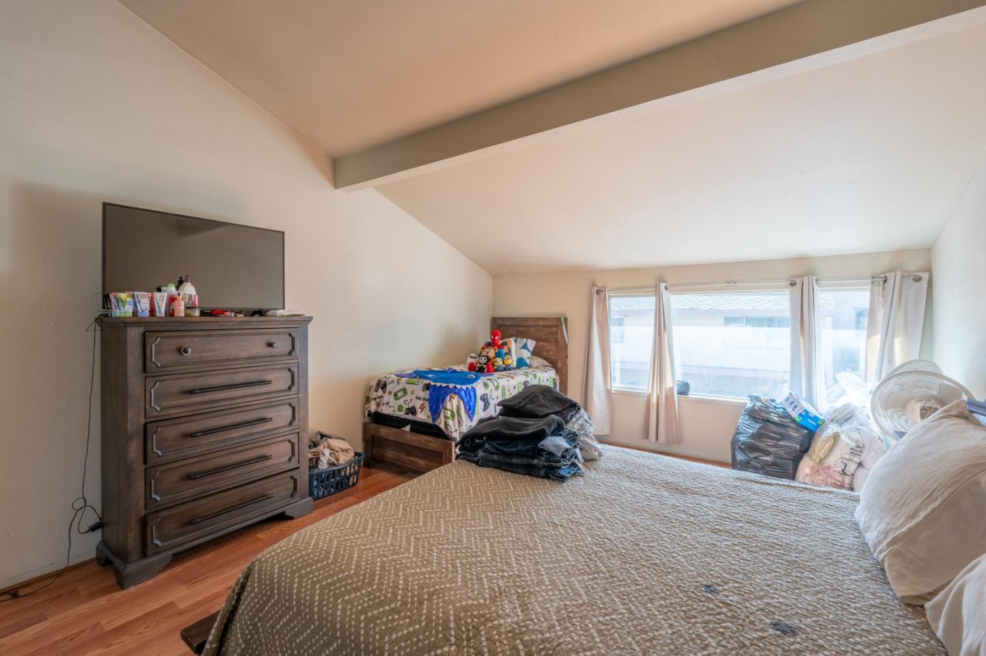 Detail Gallery Image 7 of 14 For 916 Acosta Plaza #36,  Salinas,  CA 93905 - 3 Beds | 1/1 Baths