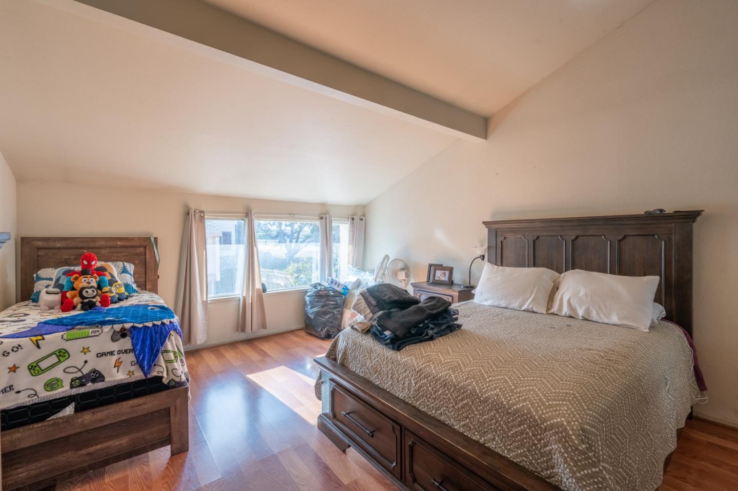 Detail Gallery Image 8 of 14 For 916 Acosta Plaza #36,  Salinas,  CA 93905 - 3 Beds | 1/1 Baths