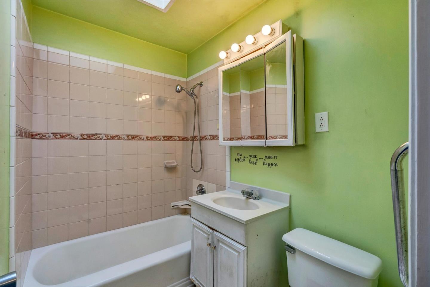 Detail Gallery Image 19 of 51 For 451 Amherst St, San Francisco,  CA 94134 - 3 Beds | 2 Baths