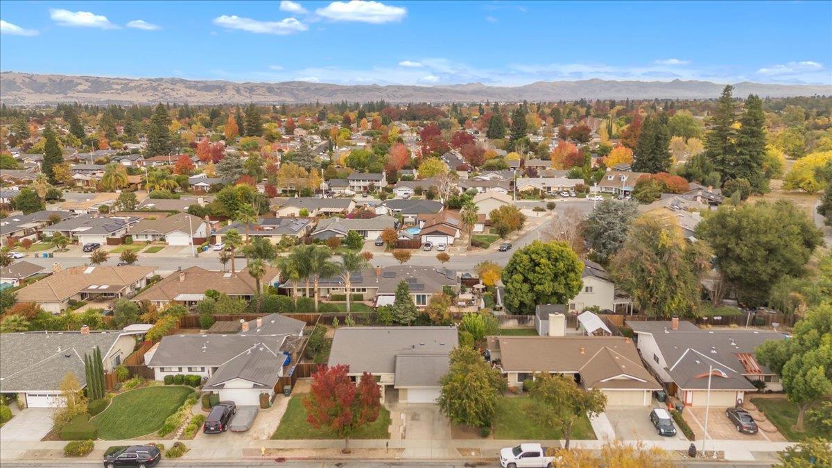 Detail Gallery Image 3 of 3 For 7526 Laurel Dr, Gilroy,  CA 95020 - 4 Beds | 2 Baths