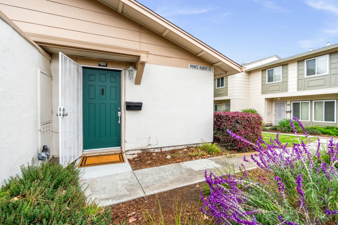 Detail Gallery Image 3 of 27 For 3402 Prince Albert Ct, San Jose,  CA 95132 - 2 Beds | 1 Baths