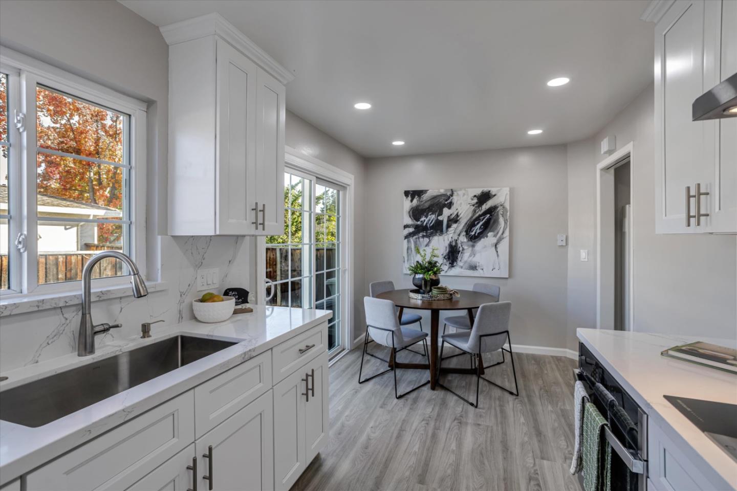 Detail Gallery Image 10 of 38 For 550 Hans Ave, Mountain View,  CA 94040 - 4 Beds | 2 Baths