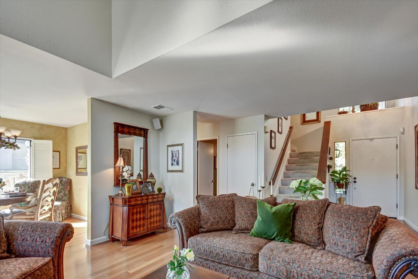 Detail Gallery Image 6 of 47 For 17500 Carriage Lamp Way, Morgan Hill,  CA 95037 - 3 Beds | 2/1 Baths