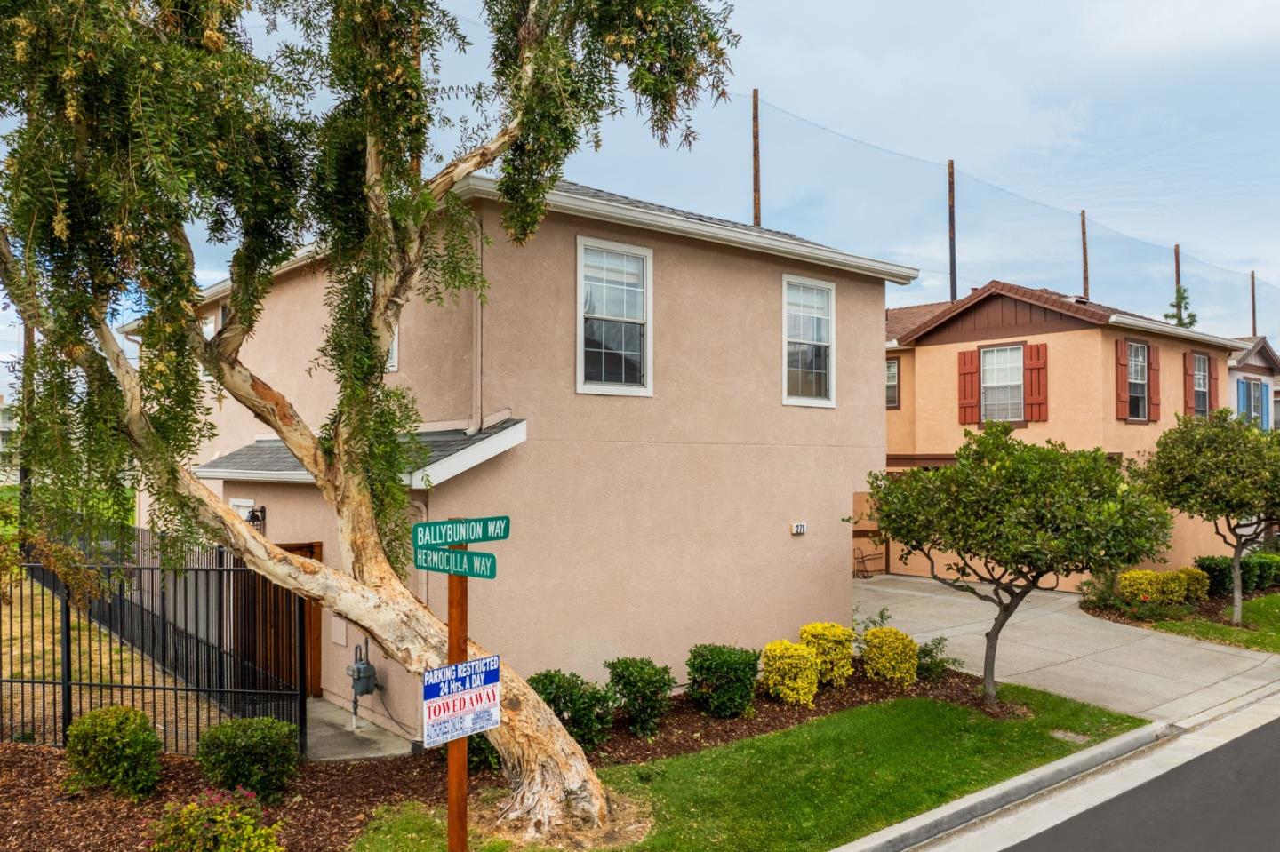 Detail Gallery Image 3 of 52 For 271 Ballybunion Way, San Jose,  CA 95116 - 4 Beds | 2/1 Baths