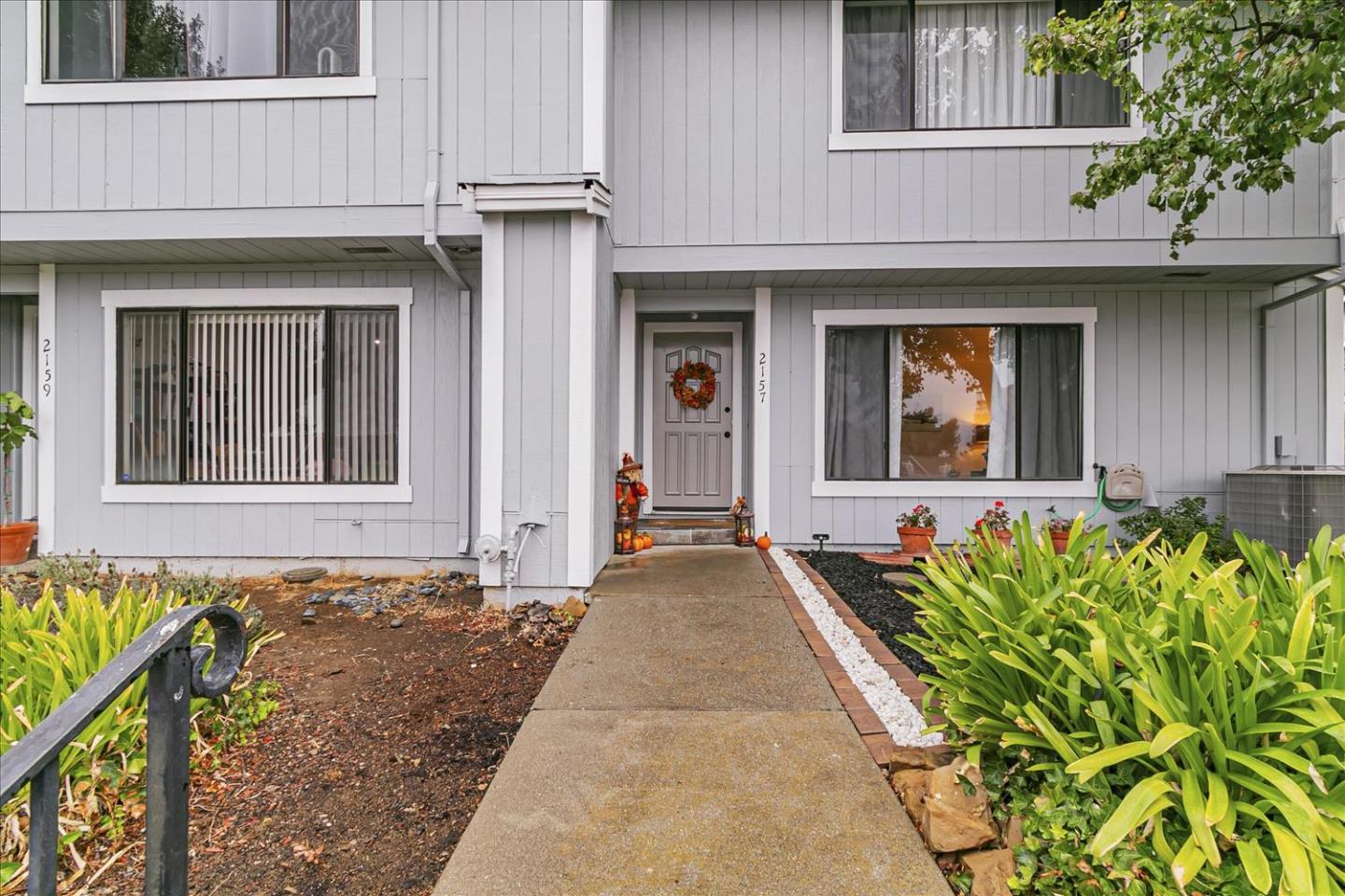 Detail Gallery Image 1 of 31 For 2157 Clearview Cir, Benicia,  CA 94510 - 3 Beds | 2/1 Baths