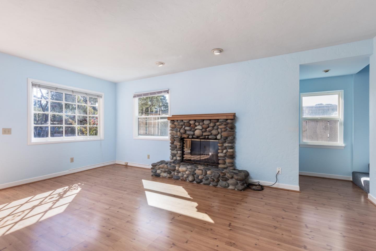 Detail Gallery Image 4 of 16 For 1212 Funston Ave, Pacific Grove,  CA 93950 - 3 Beds | 2 Baths