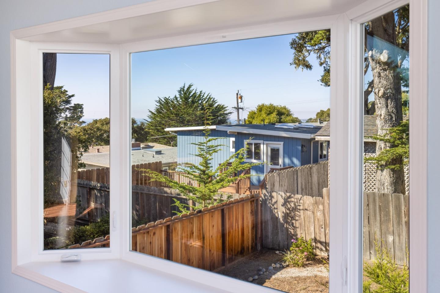 Detail Gallery Image 9 of 16 For 1212 Funston Ave, Pacific Grove,  CA 93950 - 3 Beds | 2 Baths