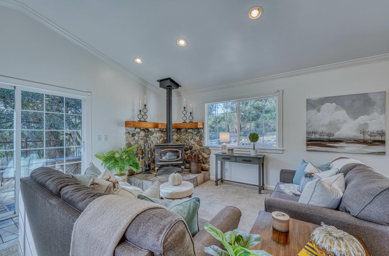 Detail Gallery Image 2 of 49 For 17209 Mcguffie Rd, Prunedale,  CA 93907 - 3 Beds | 3 Baths