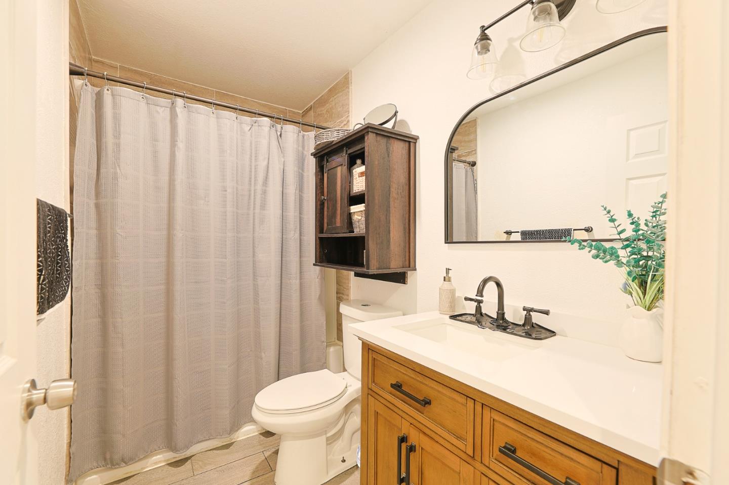 Detail Gallery Image 12 of 20 For 1779 Pescadero Dr, Salinas,  CA 93906 - 3 Beds | 1/1 Baths