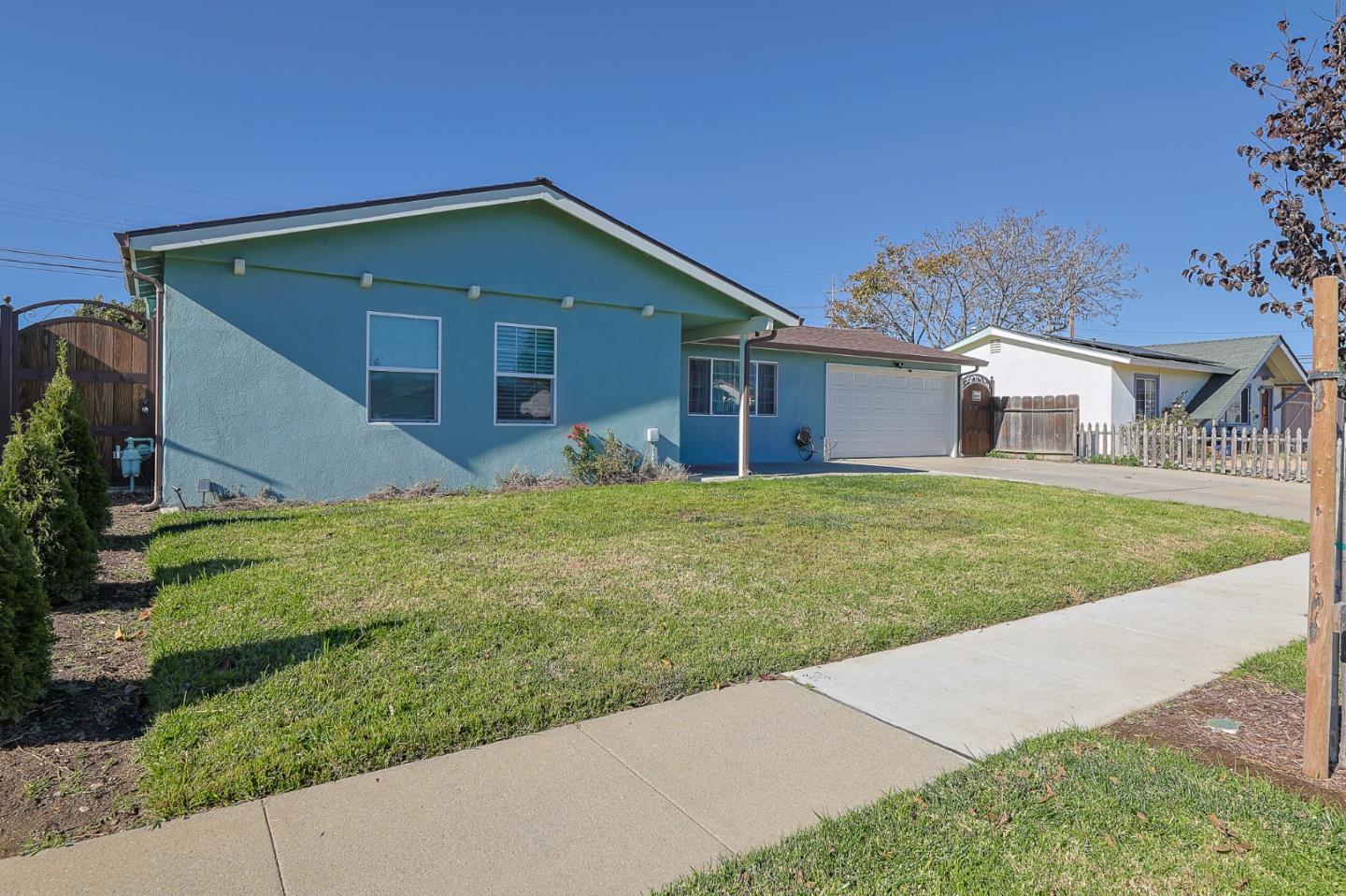 Detail Gallery Image 3 of 20 For 1779 Pescadero Dr, Salinas,  CA 93906 - 3 Beds | 1/1 Baths