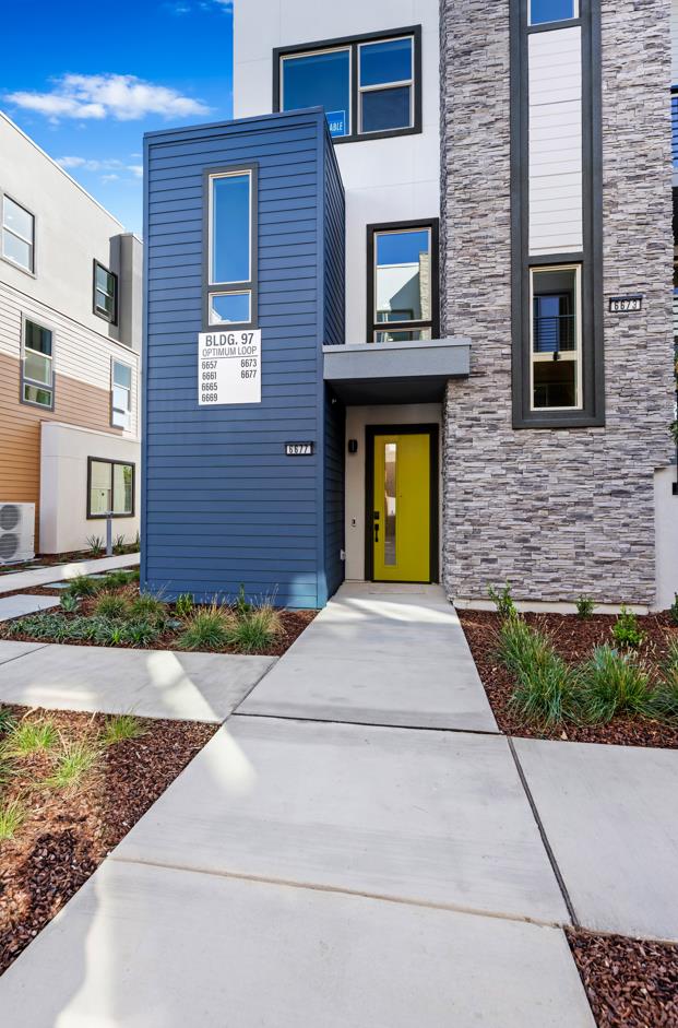 Detail Gallery Image 2 of 20 For 6677 Optimum Loop, San Jose,  CA 95119 - 3 Beds | 3 Baths